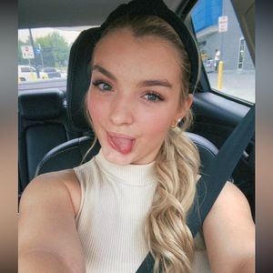 Meet your Posher, Cassandra